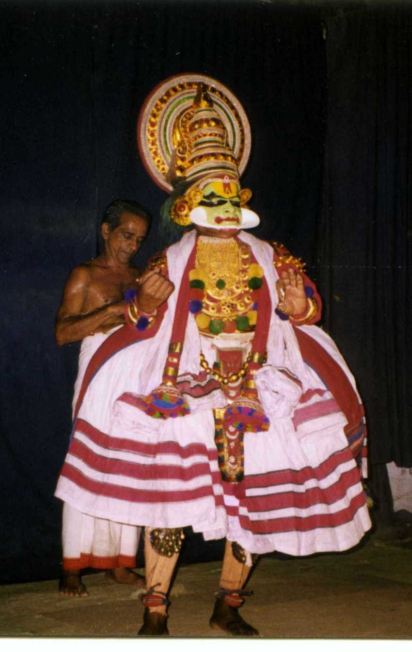 kathakali dancer